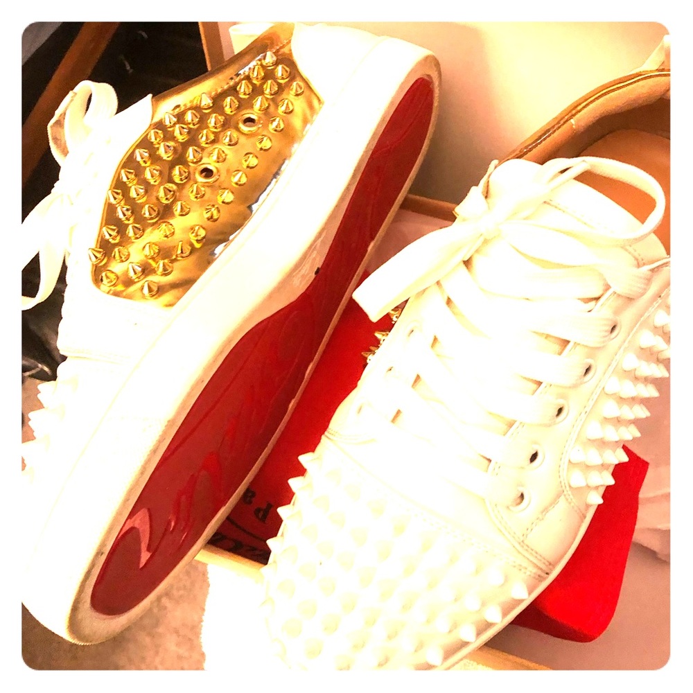 White and gold red bottom low tops 🔥🔥🔥